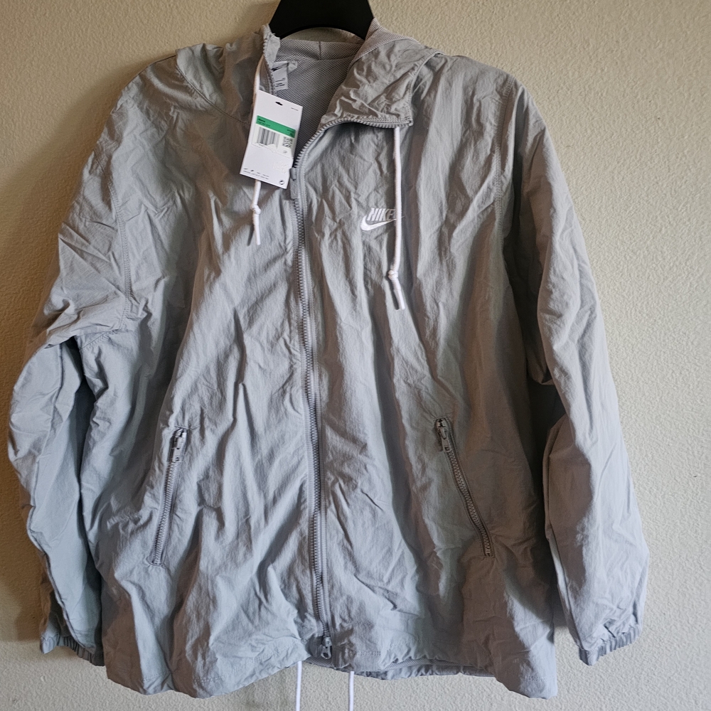 Nike Men's Light Gray Windbreaker